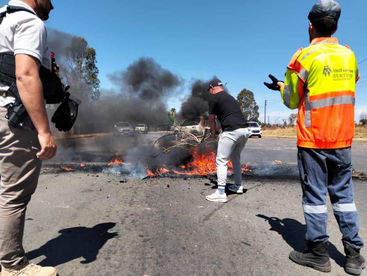 Hekpoort Road near Munsieville has been cleared following a protest, but motorists are advised to remain cautious.