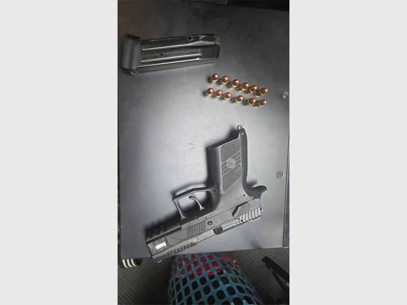 Security company and police teams capture the main suspect and seven others following a string of armed robberies.