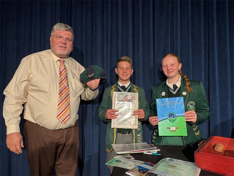 Laerskool Krugersdorp-Noord vier 106 jaar met die heropening van hul nostalgiese tydkapsule van 2019.
