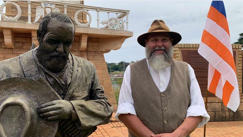 Die Krugersdorp-gemeenskap het onlangs by die Paardekraal Monument saamgekom om Paul Kruger se 200ste verjaarsdag te vier met skriflesing, ’n vlagparade, ’n perde-toneel en die afvuur van ’n kanon.