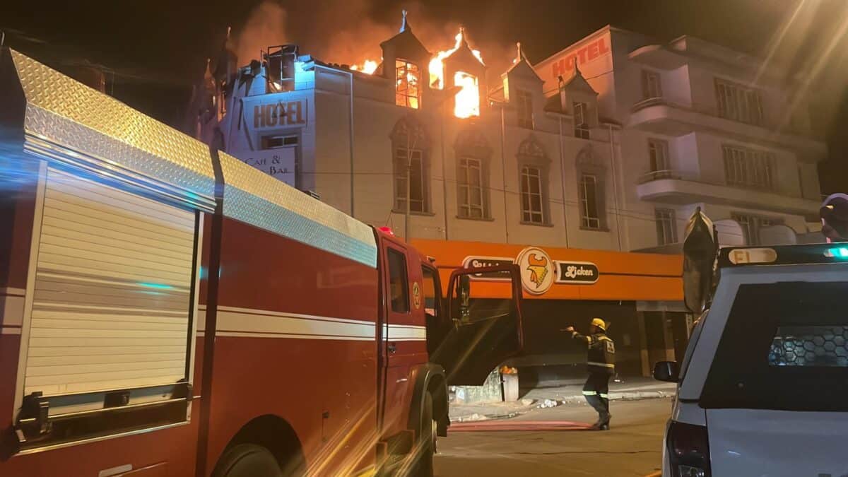 The Herberg Hotel, situated on the corner of Market and Commissioner Street, is on fire.