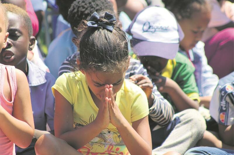 The police’s West Rand K9 Unit and other stakeholders visited Toekomsrus Primary to warn learners about gangsterism and substance abuse – and to show them they can seek help without fear.