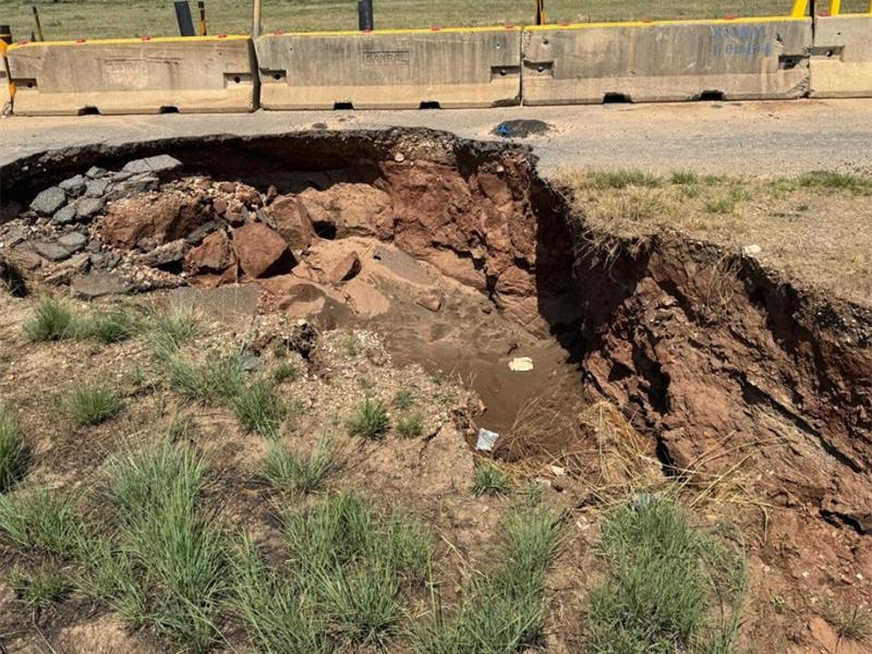 Motorists are urged to avoid the R563 as a worsening sinkhole forces full road closure.