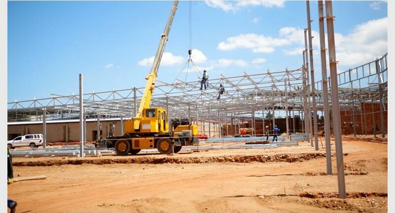 Leratong Smart City takes a major step forward with the construction of its 42 000 m² shopping centre.