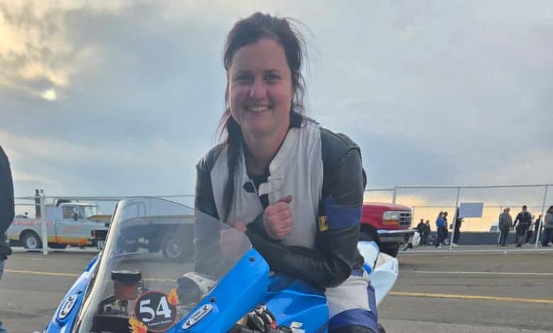 The only woman in her class races to victory with a 9.264-second run on her Suzuki GSXR 1000.