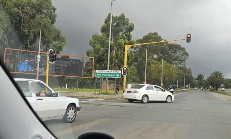 Motorists are urged to remain vigilant after suspects fled the scene of an alleged armed robbery near a shopping centre in Krugersdorp North.