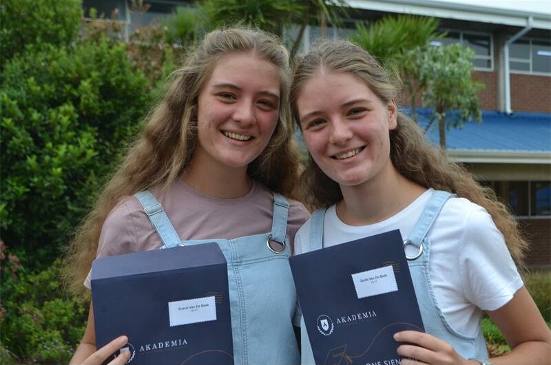 Die matriekklas van 2025 het alle rede om fees te vier nadat al 373 leerders geslaag het en Hoërskool Noordheuwel se trotse akademiese nalatenskap voortgesit word.