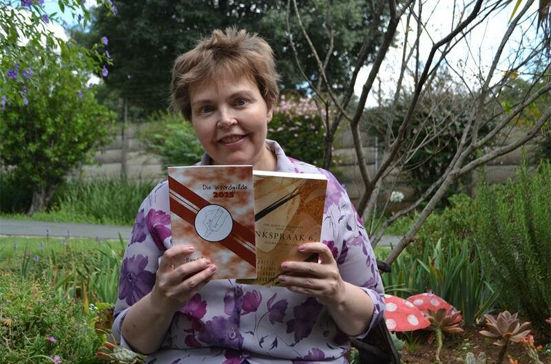 Lisette Winifred Rautenbach, inwoner van Luipaardsvlei Tehuis, het reeds meer as duisend gedigte geskryf en laat woorde lewe deur emosie en geloof.