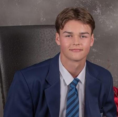 Ná die einde van die soektog na die 18-jarige matrikulant, hou sy alma mater ’n lewensviering om hulde aan hom te bring.