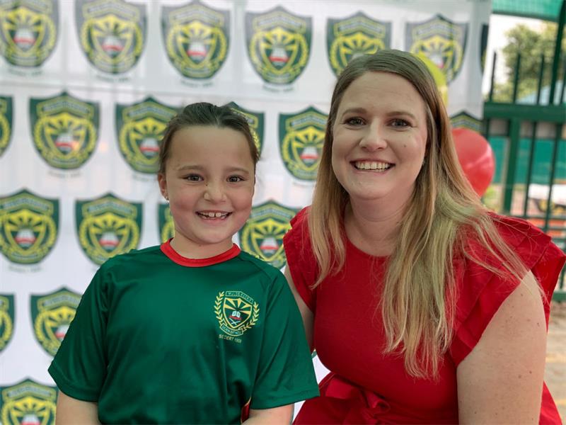 Klein rugsakkies en groot glimlagte het die graadeentjies se eerste dag by Laerskool Muldersdrif ekstra spesiaal gemaak.