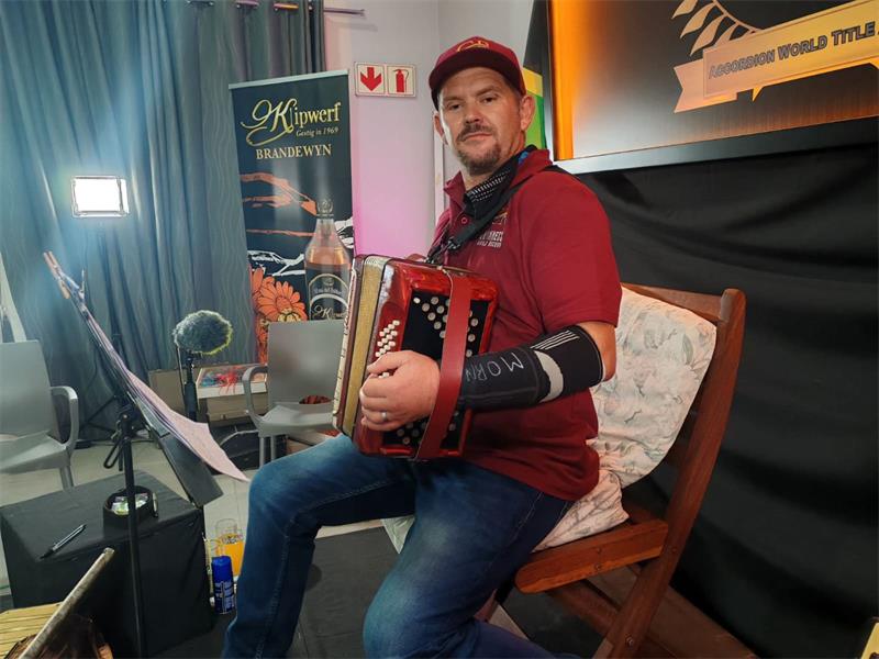 Christiaan Ras van Krugersdorp-Wes het dag en nag gespeel in ’n dapper poging om die Guinness Wêreldrekord te breek en eindig as tweede beste ter wêreld.