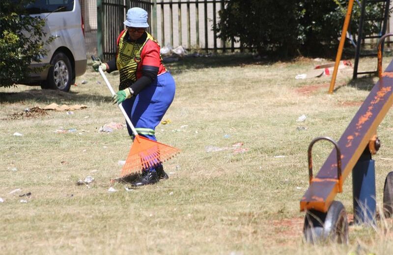 A week-long municipal intervention in Azaadville focused on infrastructure repairs, environmental clean-ups and compliance enforcement to improve service delivery.