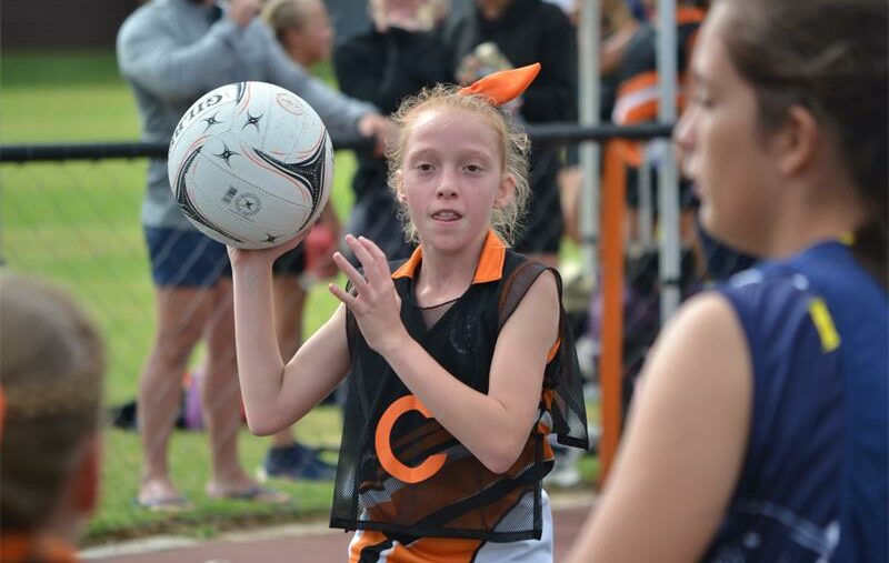 Goeie sportmanskap en waardevolle wedstrydervaring het uitgestaan in die eerste netbalwedstryd van die jaar tussen Kennies en Proties.