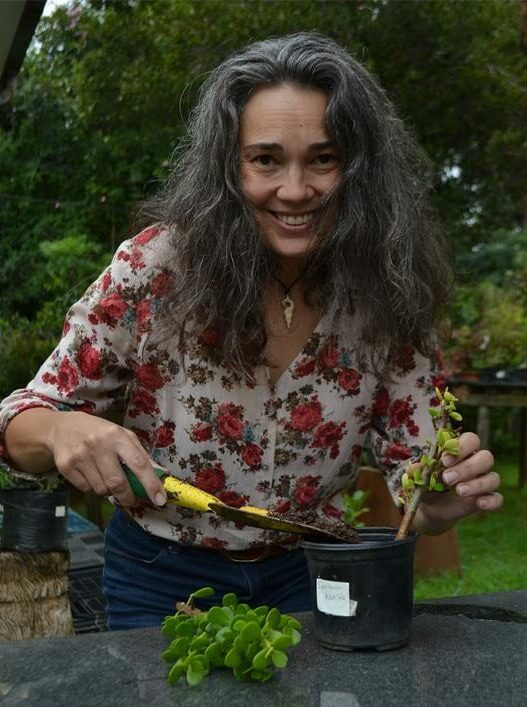 Die tweede uitgawe van die Boombewus-reeks wys die eenvoudige stappe om ’n spekboom te kweek, een van die wêreld se beste plante vir koolstofopname.