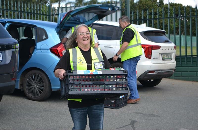 Van toiletpapier tot kos – die gemeenskap het hande gevat om Cross Connect Community Outreach te ondersteun, ’n organisasie wat daagliks ’n verskil maak.