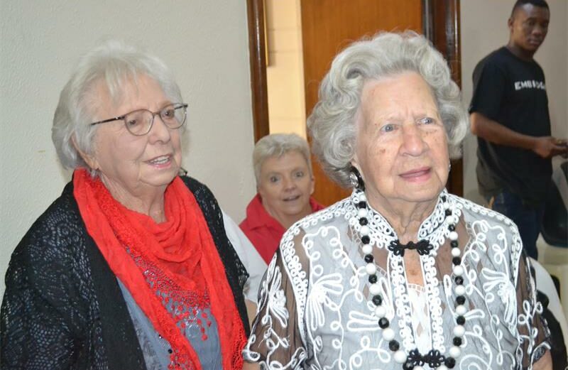 Die oudste inwoner van Memorial-woonstelle, Tannie Koekie, het haar lewe gewy aan dans, handwerk en diensbaarheid – selfs tot ná haar 100ste verjaarsdag.