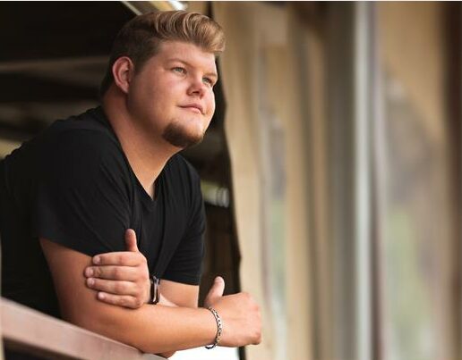 Dwayne Griffin van Mindalore gee die ikoniese Afrikaanse lied “Groen Trui” ’n vars en moderne klank, terwyl hy die oorspronklike eerbiedig.