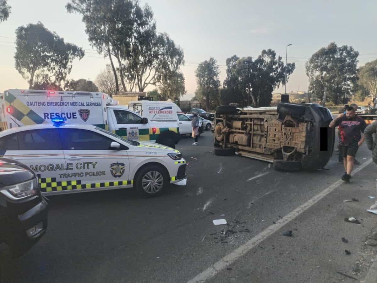 Emergency services responded swiftly to the crash scene as traffic disruptions affected motorists travelling along the N14 and R28 during peak hour.