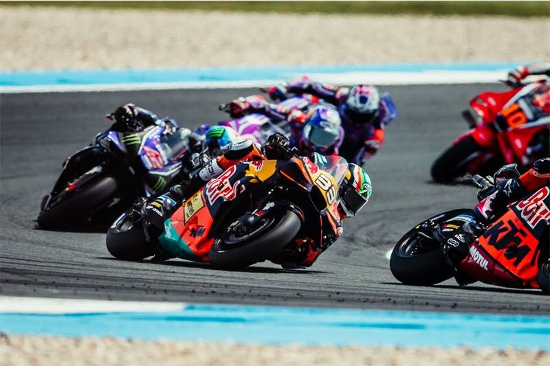 Despite battling a rear tyre problem in the closing laps, Krugersdorp's Brad Binder held on to finish in the top 10 and collect valuable championship points at the German Grand Prix.