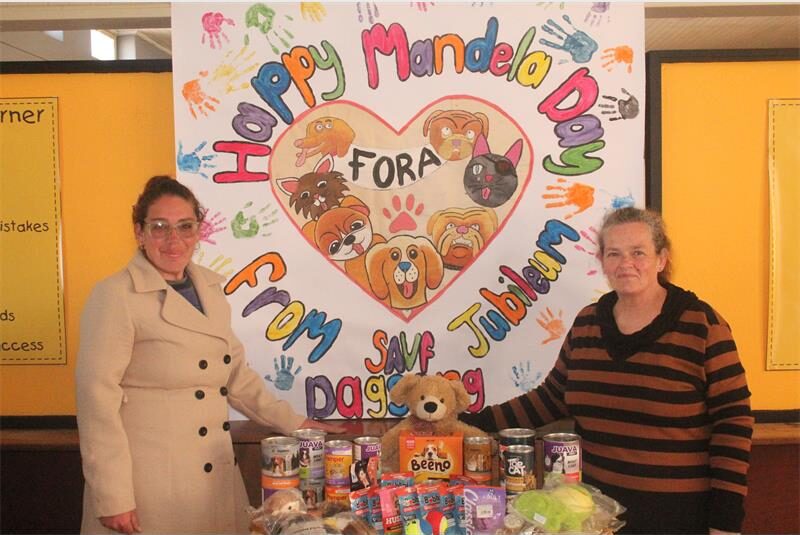 Parents and learners united to collect food and toys for hundreds of rescued dogs and cats in Fora's care.