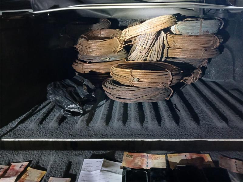 Police intercepted two bakkies heading to Krugersdorp after an intelligence-led operation.