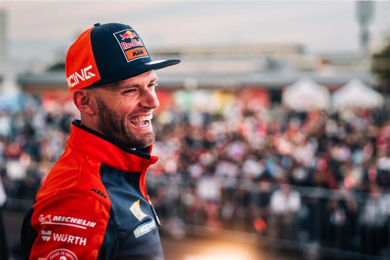 Krugersdorp racer overcomes early qualifying crash and tyre wear to score points for Red Bull KTM in demanding race.