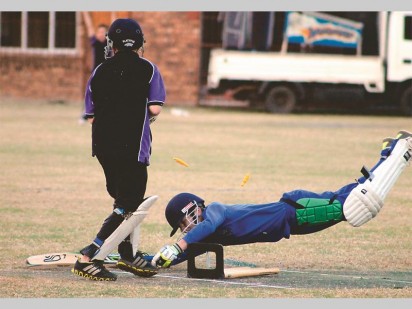 'n Weltie-speler duik hier vir skool en span. Dit was ongelukkig kort en hy is uitgegee.