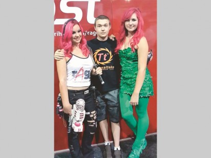SputNic posing with rAge babes.
