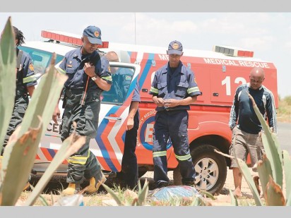 Joburg EMS staff looking at the body.