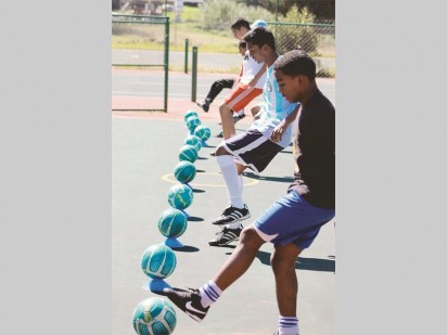 FC Palmeros players in action.