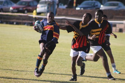 Roodies se o.14 A-rugbyspan het die meeste gesukkel teen Die Adelaar maar darem 20-12 gewen.