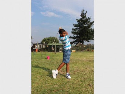 Jadon Govindasamy (12) practices his swing Photo:Sonwabile Antonie