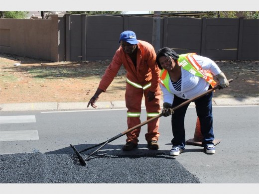 Cosmos Sibeko (Road Service Department) working with Rene Benjamin (right) the new councillor for Ward 71. Photo: Adéle Bloem