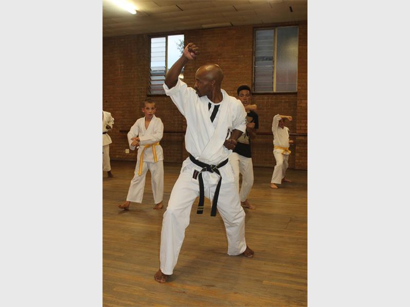 Senpai Lesego Ratala conducting his classes. Photos: Sonwabile Antonie