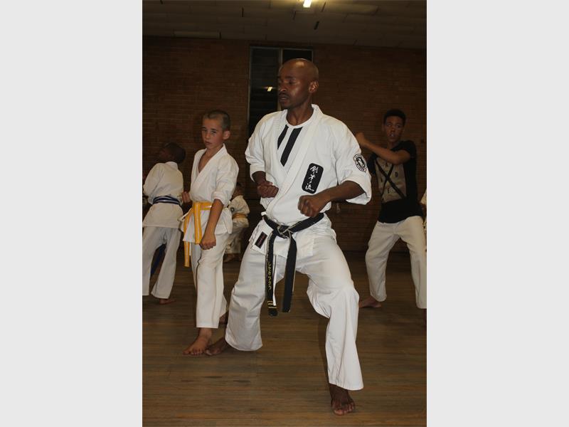Senpai Lesego Ratala with Ruan de Lange.