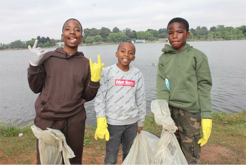 Unified Public School learners spent their Saturday morning conducting a cleanup operation at Florida Lake.