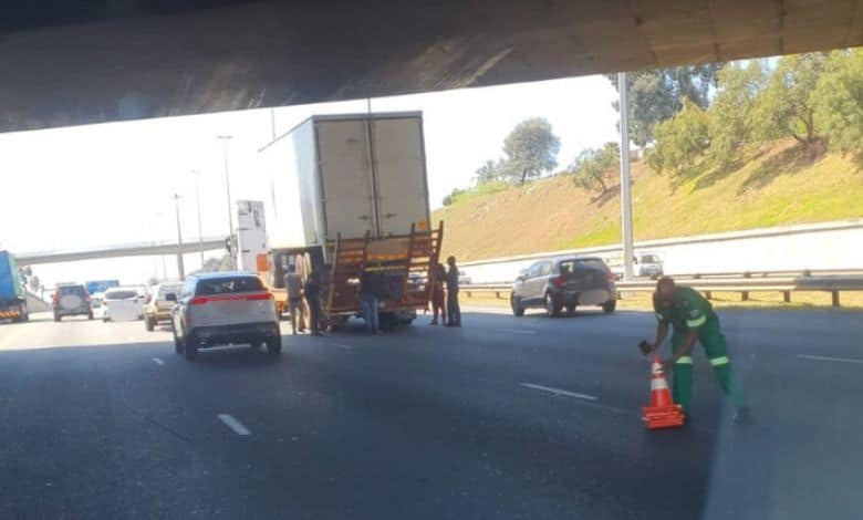 Motorists are advised to use alternative routes as traffic is backing up quickly.