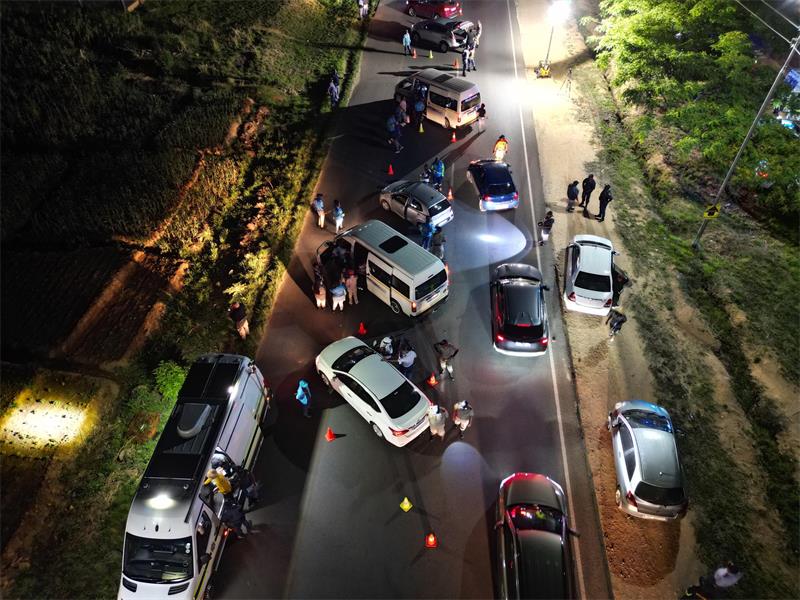 A co-ordinated operation nets hundreds of wanted suspects as part of the Safer Festive Season campaign.