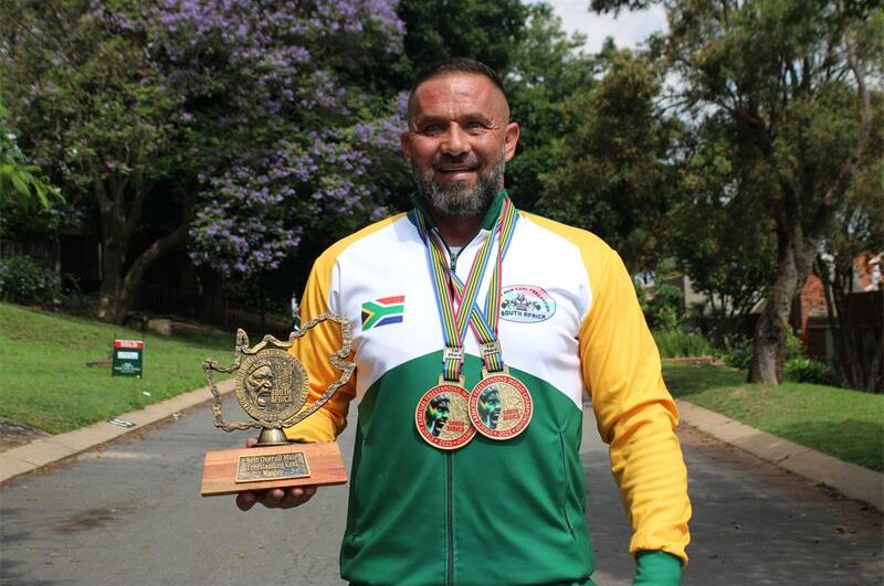 Vernon Kroezen represented South Africa at World Strict Arm and Freestanding Curl Champions.