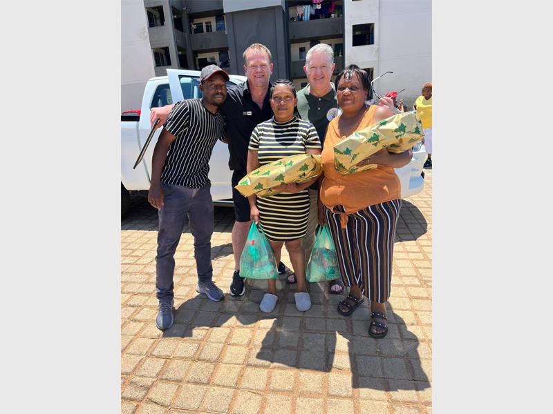 The Serve to Grow foundation, in partnership with Bossa Bedfordview, hosted a Christmas party for the children and also provided essentials.