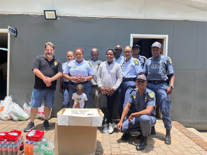 The Honeydew CPF and residents hosted a festive lunch for police officers on duty on Christmas Day, showing appreciation for their service and sacrifice.