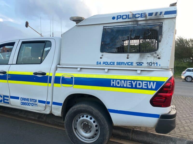 Frustrated residents briefly shut down Beyers Naudé Drive after repeated cable theft left their community without electricity.