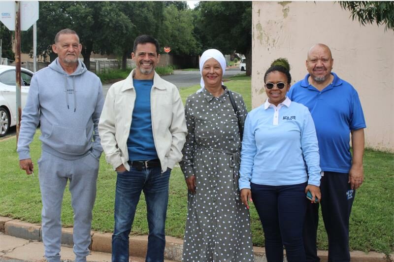 Members of the residents association, alongside Hands of Maraisburg members, voice their concerns during a meeting with JRA.