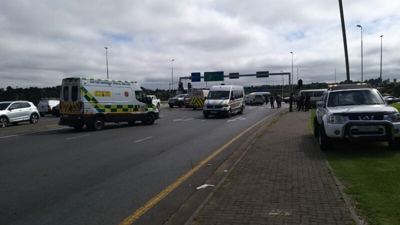 The southbound lane of Gordon Road between the N1 North off-ramp and Hendrik Potgieter Road remains closed while authorities clear the accident scene.