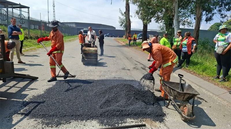 Even though some residents welcomed the repairs, this has sparked renewed criticism over the state and maintenance of the roads in the area.