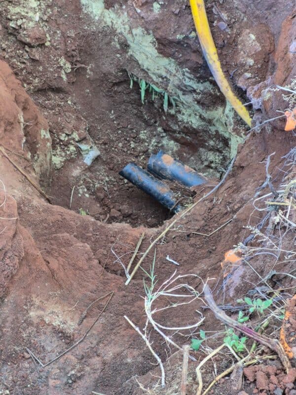 Electricity cables that has ben stolen. A hole is dug in the ground.