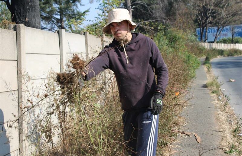 Hands of Maraisburg volunteers cleaned up the pavement for wheelchair users.