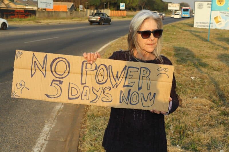 Frustrated residents took to the streets after enduring five days without electricity, demanding immediate action from the relevant authorities.