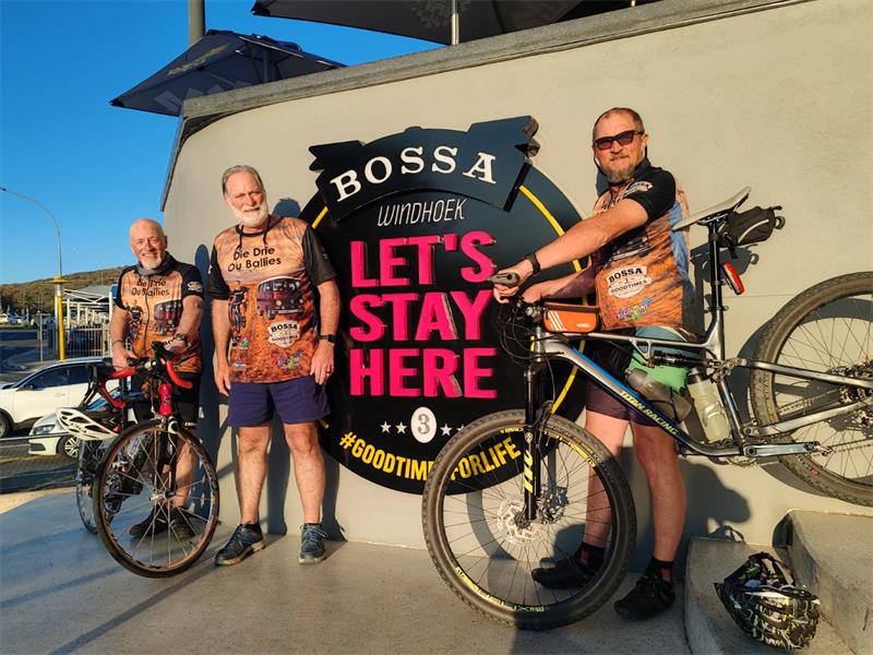 Die Drie Ou Ballies het 'n epiese fietstog vir 'n goeie doel voltooi.