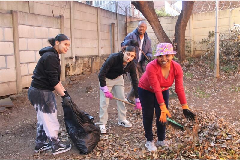 The Florida CPF descended on the Florida Police Station, conducting a massive clean-up operation as part of their Mandela Day initiative.